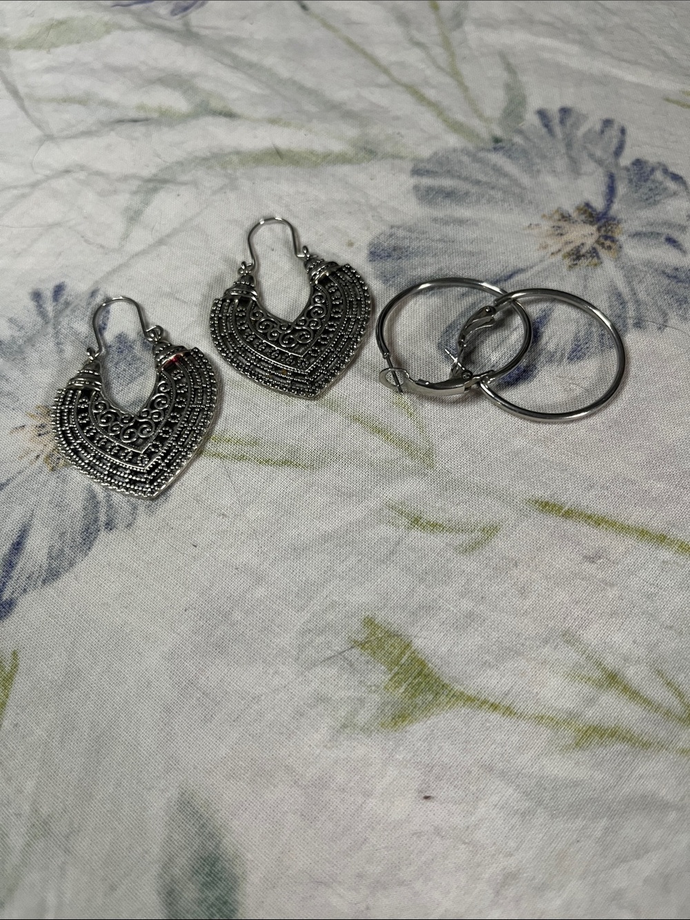 2 Pair Earring Set – Filigree Drop Earrings & Silver Hoops Bundle ✨
